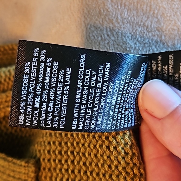 White House Black Market - NWT - Goldon Moss - 3/4 Sleeve VNeck PullOver - L - Picture 8 of 8